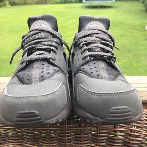 Size US men’s 8